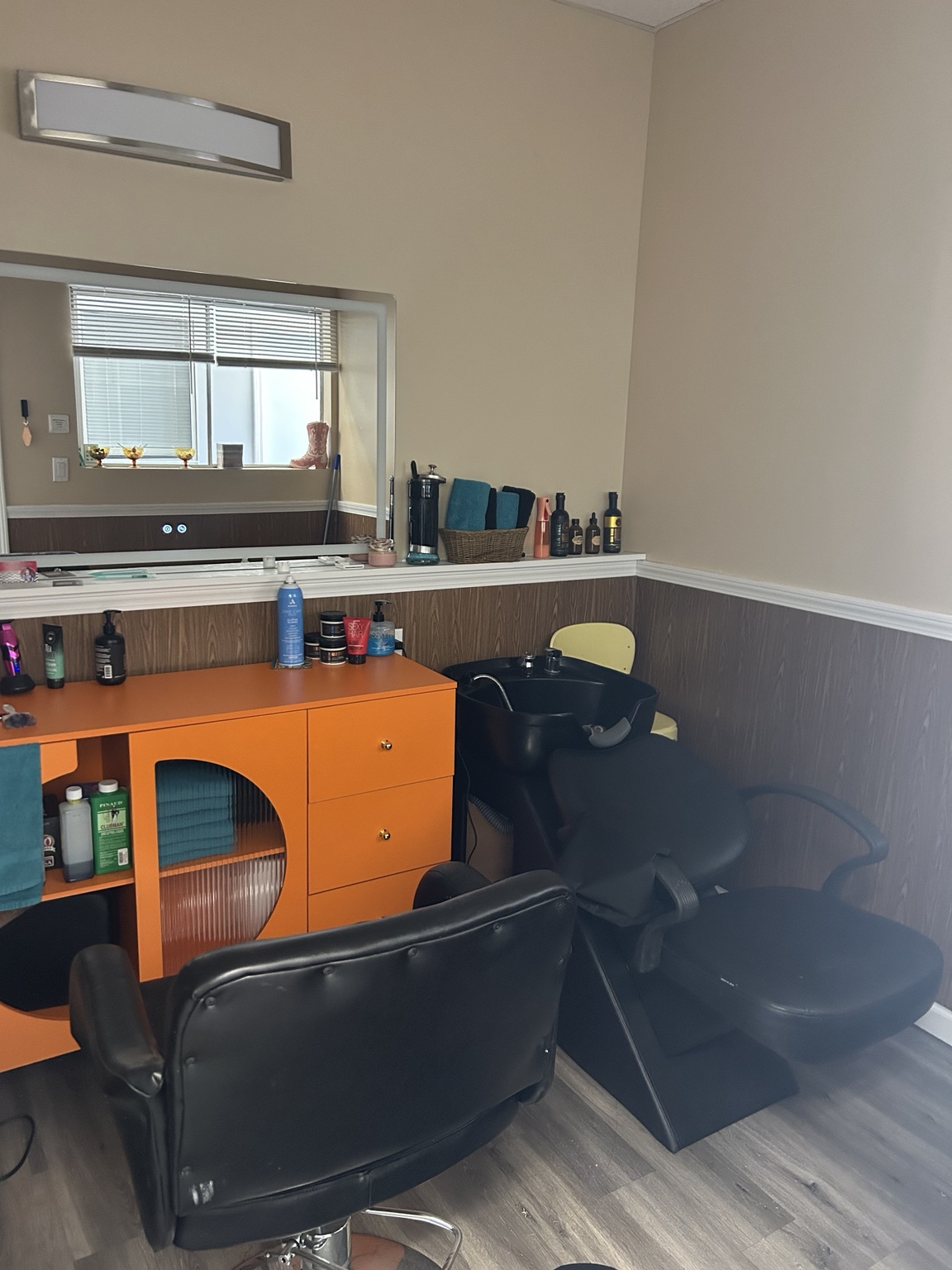 Private suite with salon features